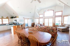 Televisión, chimenea, videoteca y estéreo 