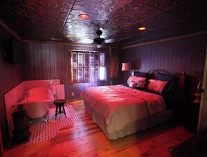 5 bedrooms, free WiFi, bed sheets - Deadwood Historic Brothel - 5 BR 4 BA in downtown Deadwood - Sleeps 12 - parking (Deadwood)