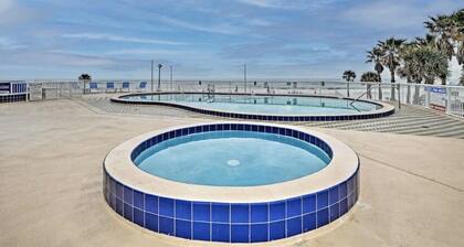 Beach&Pool Are Open! Stunning Newly Remodeled Oceanfront Condo on Daytona Beach!