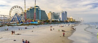 Beach&Pool Are Open! Stunning Newly Remodeled Oceanfront Condo on Daytona Beach!