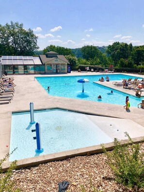 Piscine couverte, piscine extérieure