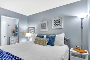 1 bedroom, iron/ironing board, free WiFi, bed sheets - Premier Point Royale Condo on Taneycomo-golf/pool (Branson)