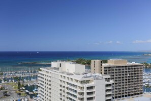 Exterior - 2-bedroom condo steps to Ala Moana Center (Honolulu)