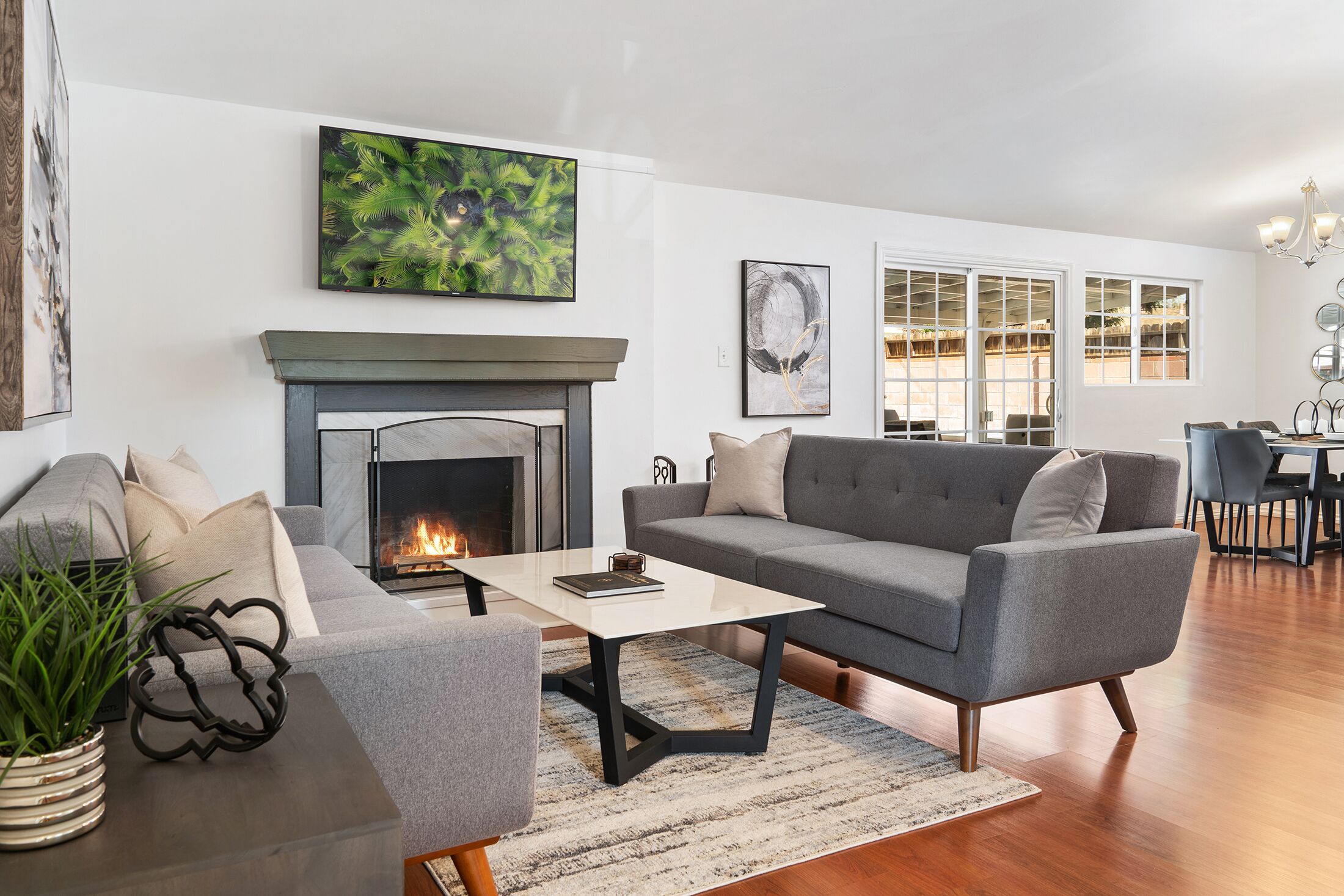 Stylish Home With Great Outdoors/ Heated Pool