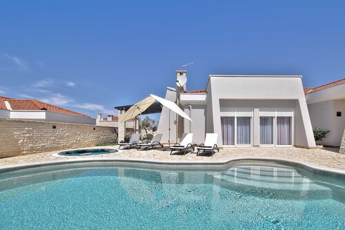 Casa Siesta mit Pool, Whirlpool & Garage