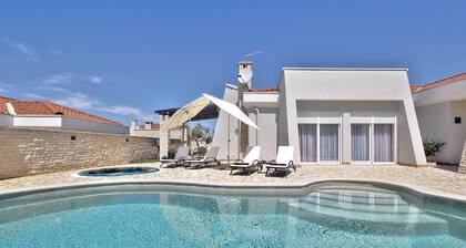 Casa Siesta mit Pool, Whirlpool & Garage