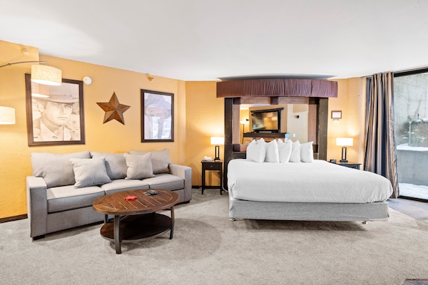 Studio with 1 King and Sleeper Sofa