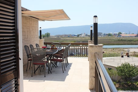 Outdoor dining. Guest House San Antonio-Triple Room with Balcony no.5