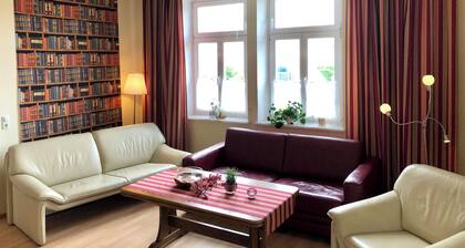 Centrally located large apartment (1st floor) - free parking space included