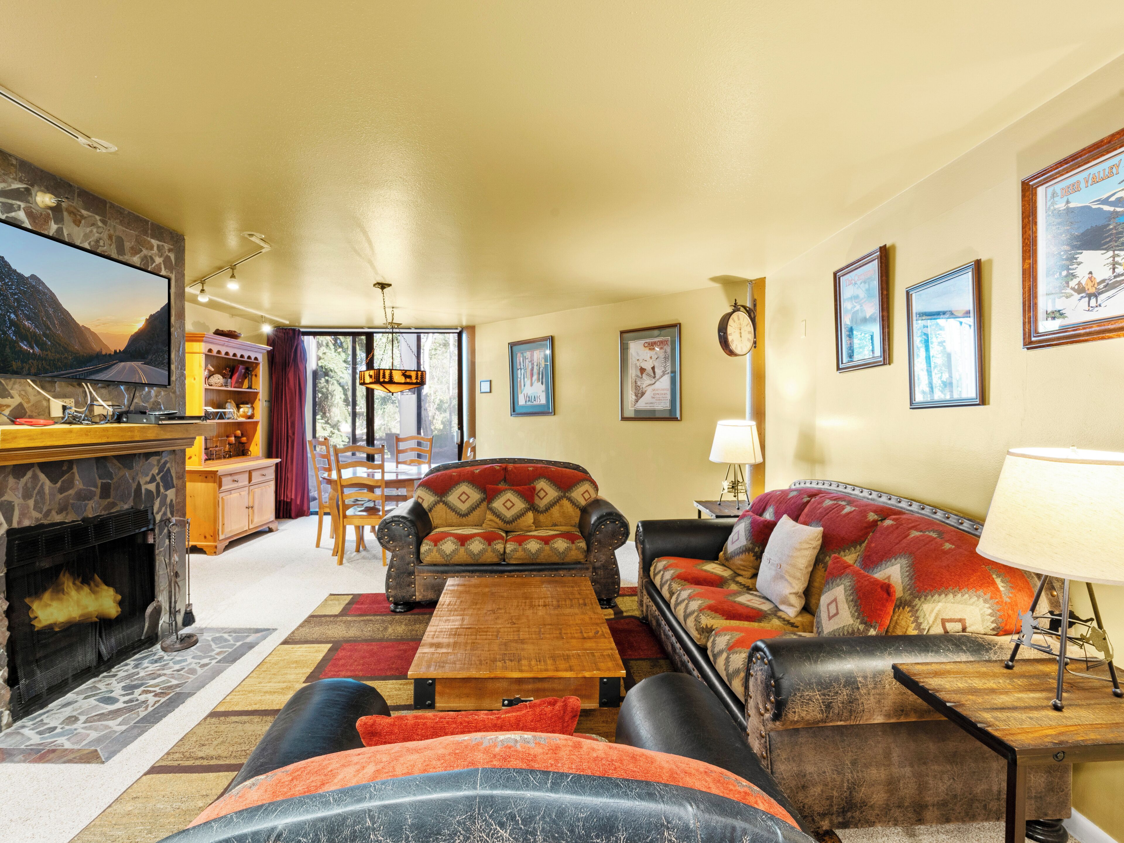 Smart TV, fireplace, DVD player