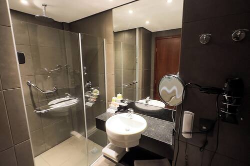 Gran Vivenzo Cama Queen com Kit Cortesia | Baño | Regadera, regadera tipo lluvia, secadora de cabello, bidet