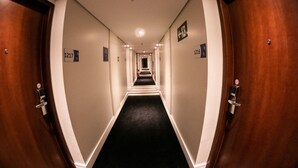 A hotel hallway with doors numbered 1217 and 1216. - Gran Vivenzo Cidade Nova (Belo Horizonte)