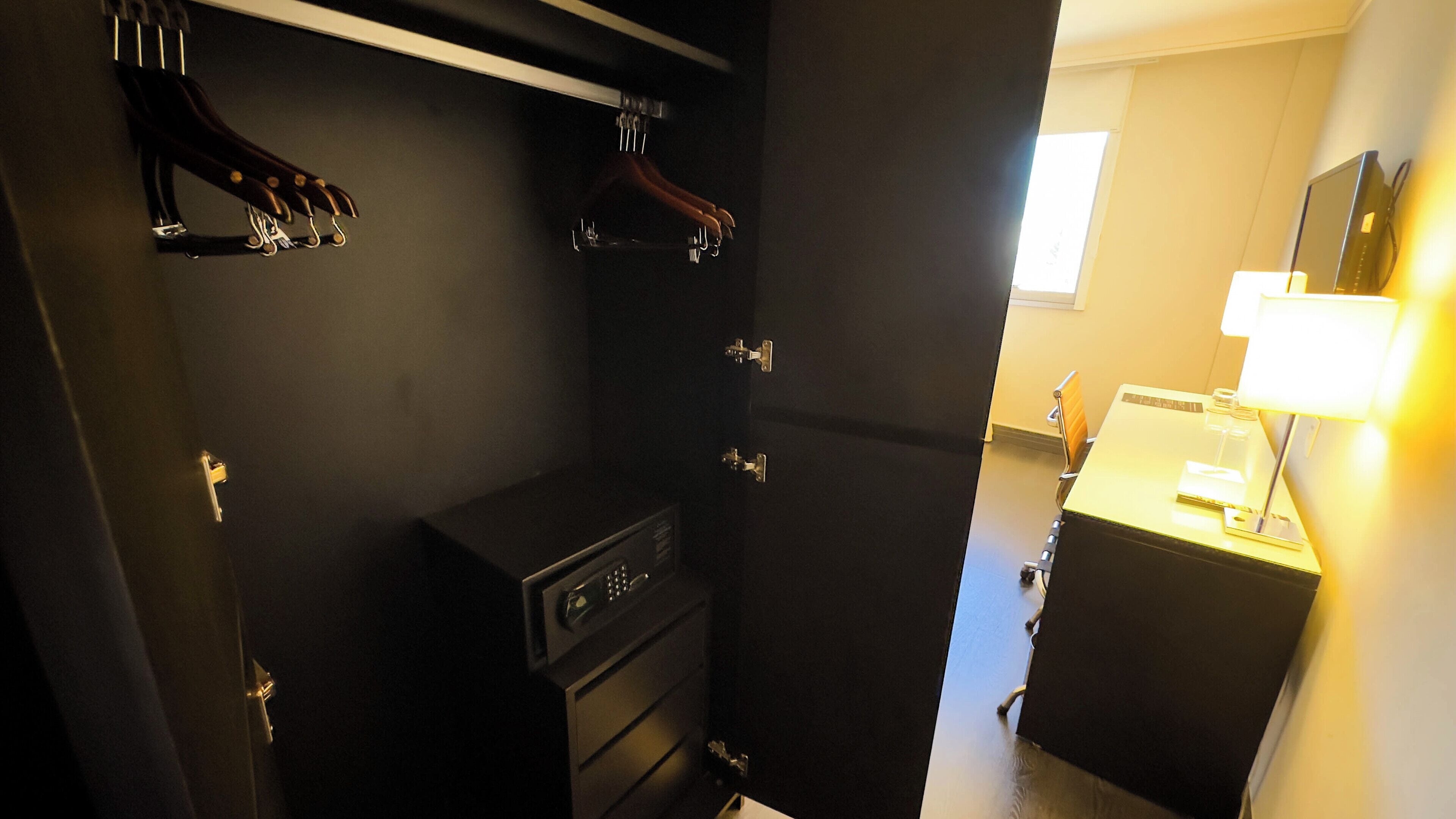 gran vivenzo 3 camas de solteiro pcd com kit cortesia | 1 bedroom, minibar, in-room safe, desk