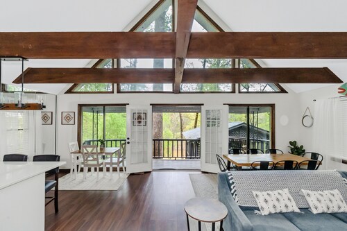 Luxury Private Lake House w/ Hot Tub & Dock!