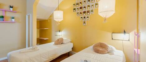 1 bedroom, iron/ironing board, internet, bed sheets