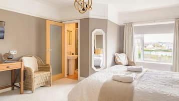 Habitación doble | Baño | Secadora de cabello, toallas, jabón, shampoo