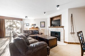 Smart TV, fireplace, DVD player