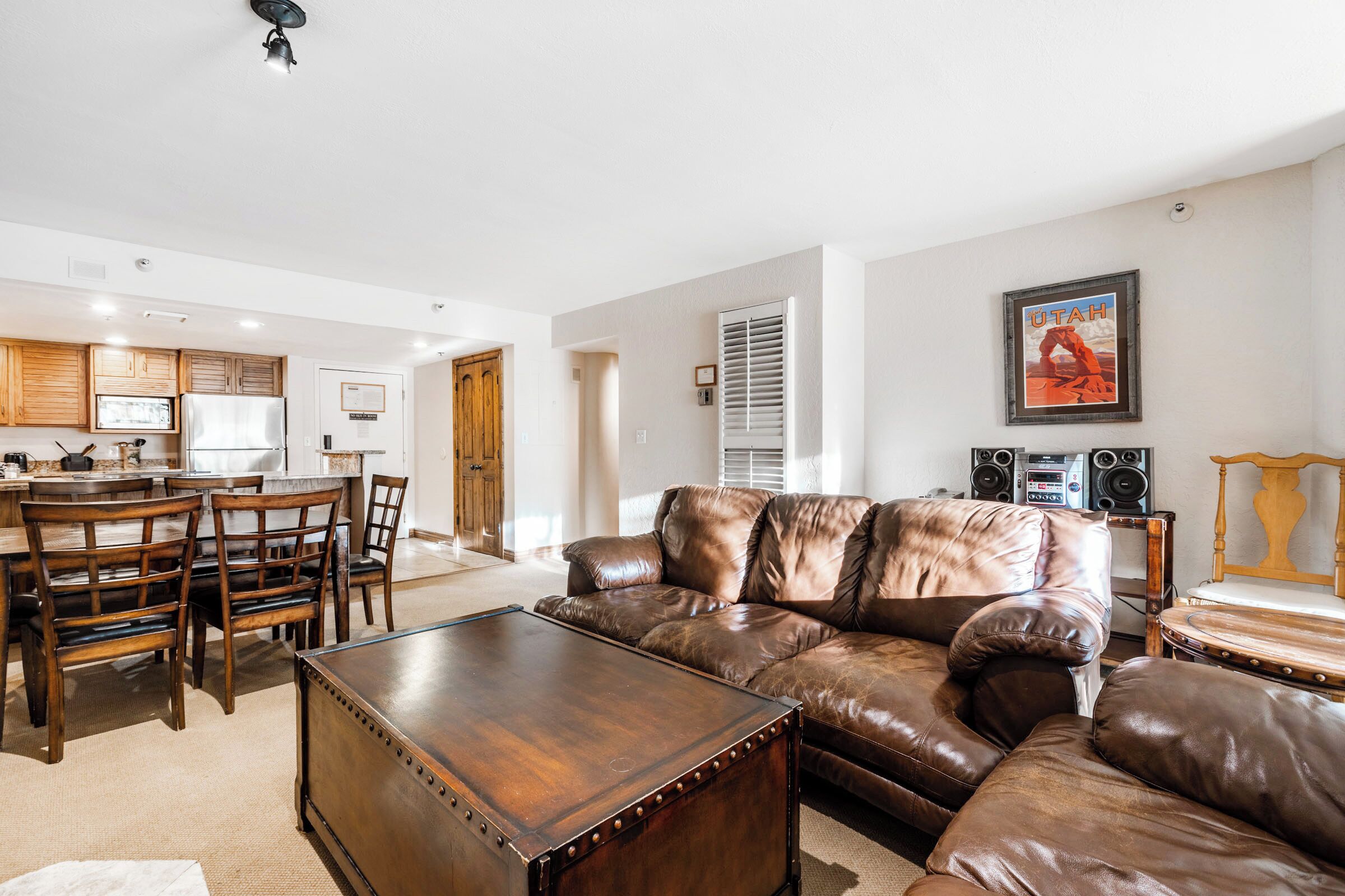 Smart TV, fireplace, DVD player