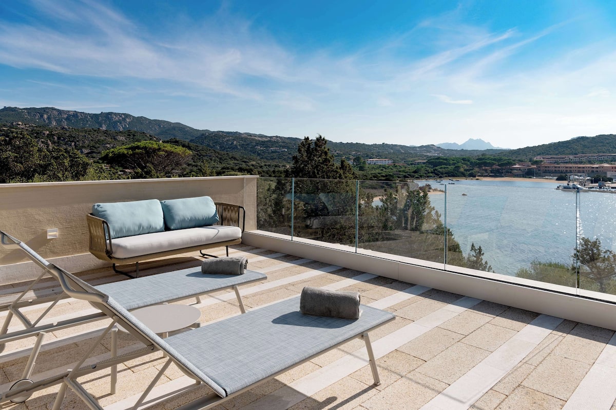 Deluxe Rooftop | 1 bedroom, hypo-allergenic bedding, minibar, in-room safe