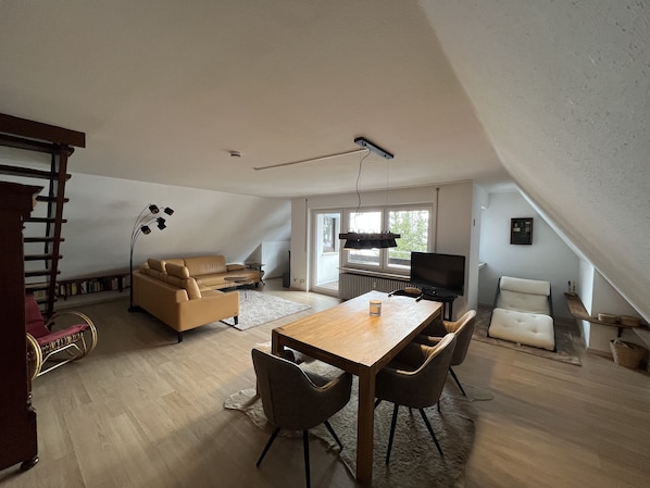 Smart TV, table tennis, books