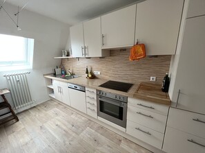 Fridge, microwave, oven, stovetop - Beautiful maisonette vacation apartment for 2-5 people (Schönwald im Schwarzwald)