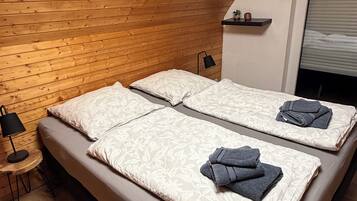 3 Schlafzimmer, Reisekinderbett, kostenloses WLAN, Bettwäsche
