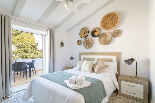 2 bedrooms, iron/ironing board, travel cot, WiFi