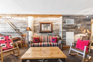 Smart TV, fireplace, DVD player - Silver King 320 | 150 Yards to Lifts | Fireplace | Kitchen | End Unit | Mtn View | Pool & Hot Tub (Park City)