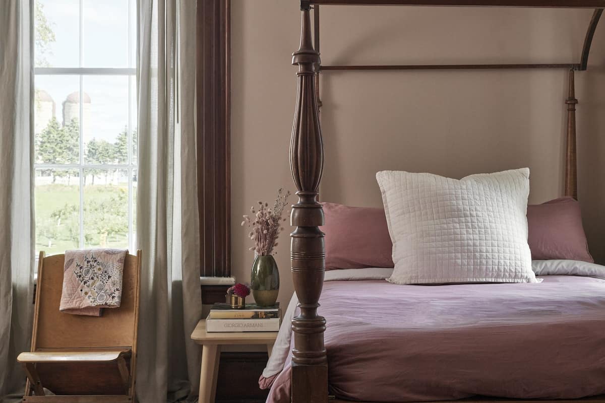 Ropa de cama de alta calidad, minibar y decoración personalizada