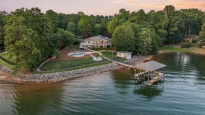 A lakeside property with a house, a dock, and a swimming pool. - Casa Sul Lago by SoCharm | Lakefront Retreat |Pool| Dock (Troutman)