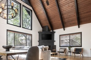 Smart TV, chimenea