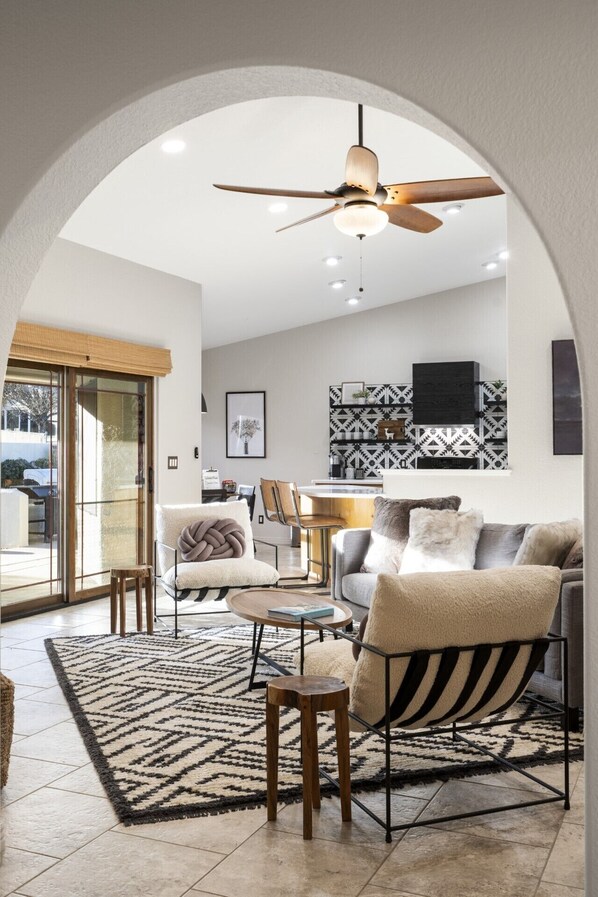 Smart-TV, peis og kontorer