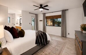 4 Schlafzimmer, Schreibtisch, Bügeleisen/Bügelbrett, Reisekinderbett