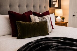 4 bedrooms, desk, iron/ironing board, travel cot - Luxury Vacation Home-New HotTub-20 Mins to Sedona-Peloton-1.4 miles to Old Town (Clarkdale)