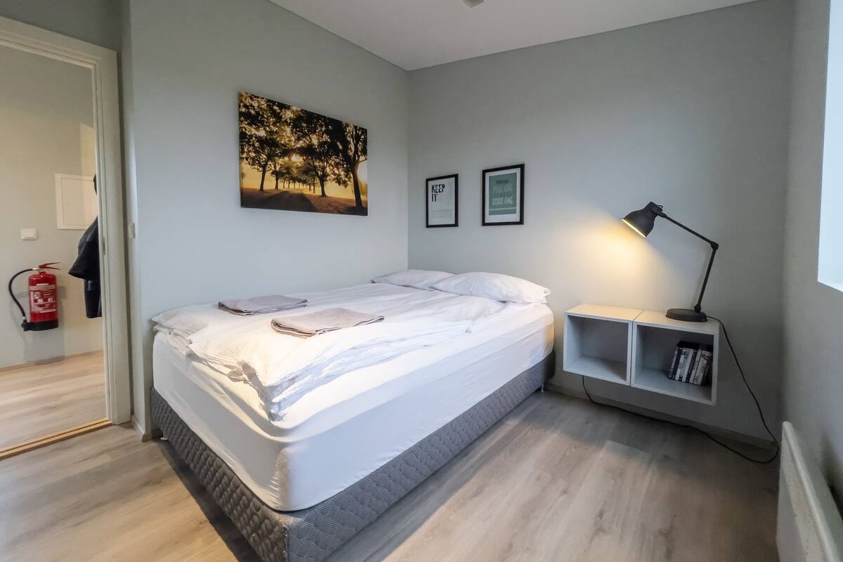 Cabane Confort, 1 lit double et 1 canapé-lit, bain à remous (7A) | Lit parapluie, Wi-Fi gratuit, draps fournis