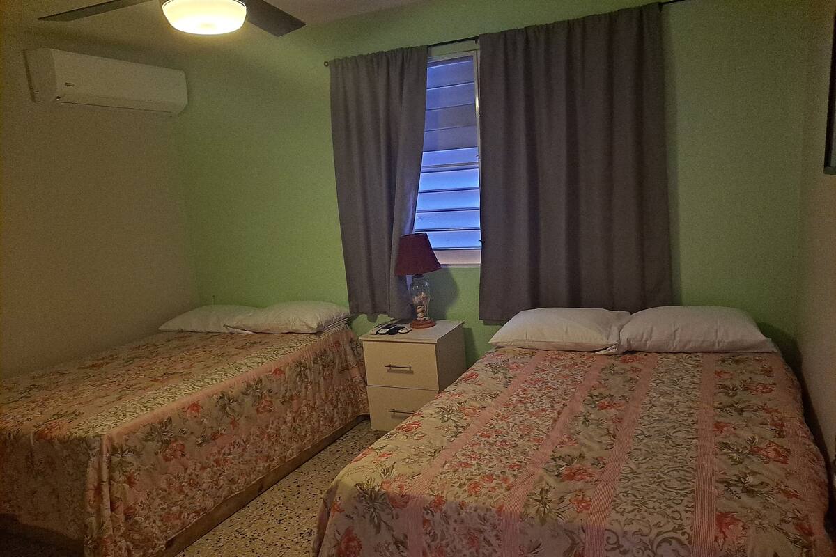 Habitación cuádruple estándar | Wifi gratis y ropa de cama