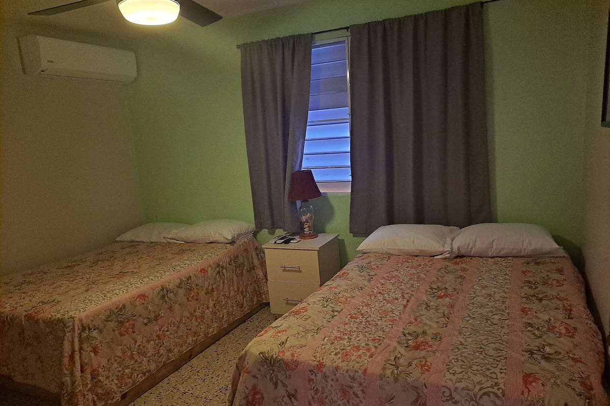 Habitación cuádruple estándar | Wifi gratis y ropa de cama
