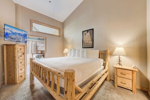 1 slaapkamer, een strijkplank/strijkijzer, gratis wifi, beddengoed