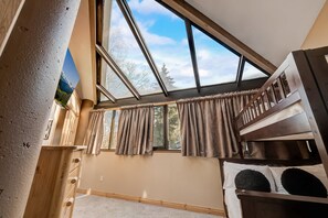 1 bedroom, iron/ironing board, free WiFi, bed sheets - Huge Vaulted Ceilings, Room For The Kids, Jetted Tub, More (Park City)