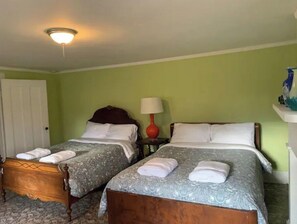 4 Schlafzimmer, Schreibtisch, Bügeleisen/Bügelbrett, WLAN