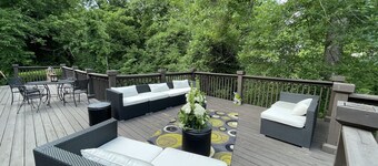 Kentucky Derby Rental. Premier location,  fantastic classic home