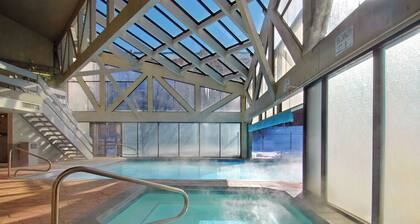 Silver King 417 | 150 Yards to Lifts | Fireplace | Kitchen | End Unit | Mtn View | Pool & Hot Tub