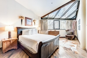 1 bedroom, iron/ironing board, free WiFi, bed sheets - Silver King 417 | 150 Yards to Lifts | Fireplace | Kitchen | End Unit | Mtn View | Pool & Hot Tub (Park City)