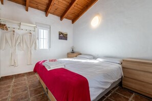 6 bedrooms, WiFi, bed sheets