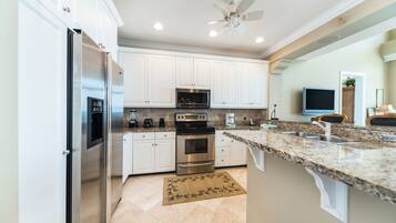 Condo, Multiple Beds, Balcony | Private kitchen | Fridge, microwave, oven, stovetop