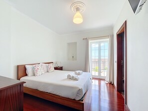 4 chambres, fer et planche à repasser, lit parapluie, accès Internet