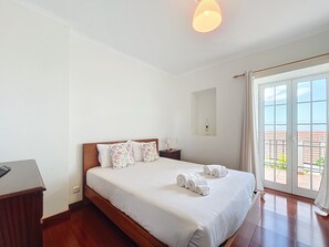 4 bedrooms, iron/ironing board, travel cot, Internet - Casa do Seixal (Seixal)