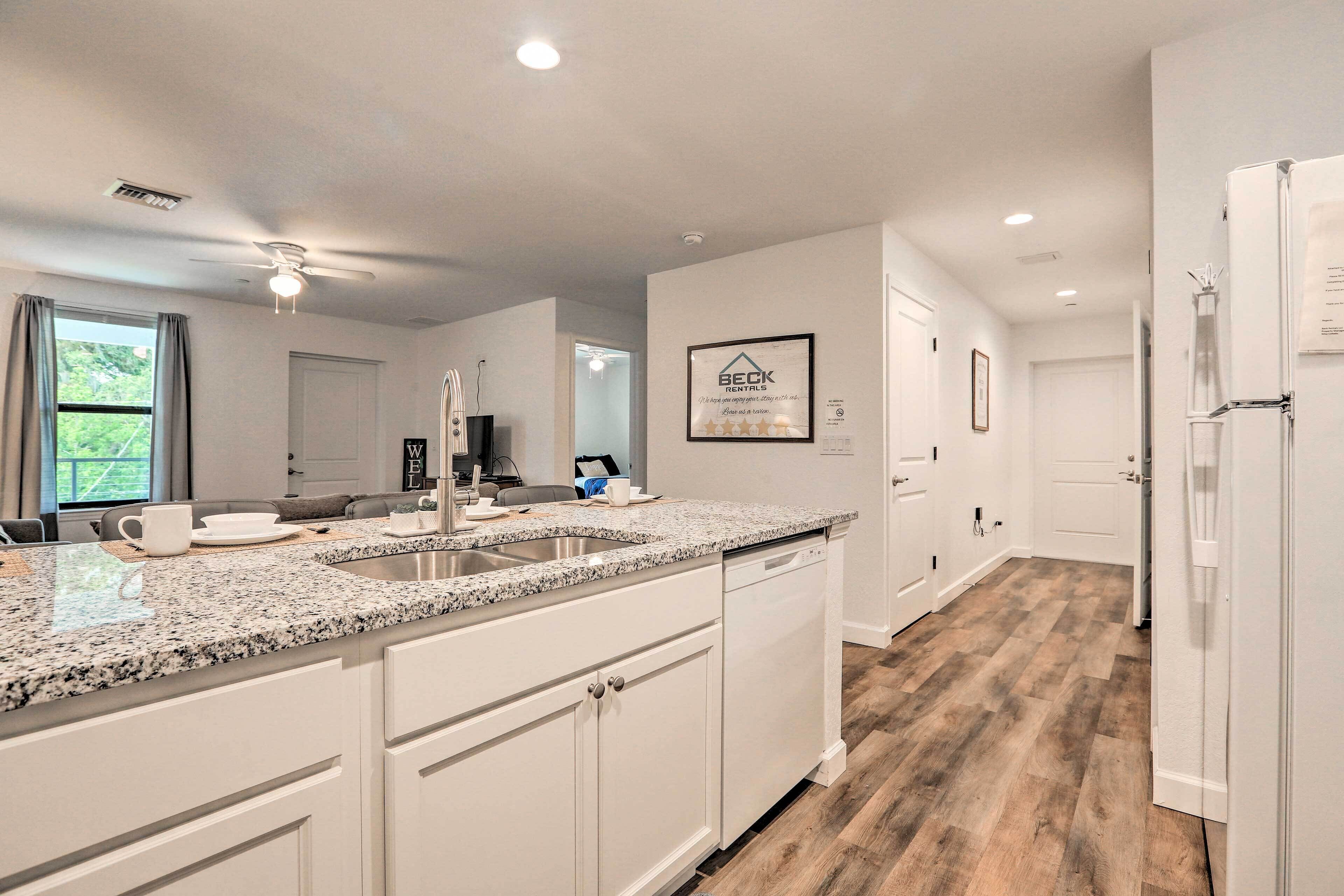 Fridge, microwave, stovetop, dishwasher