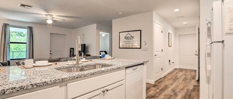 Fridge, microwave, stovetop, dishwasher