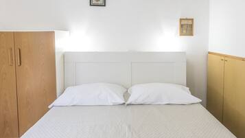 2 bedrooms, bed sheets